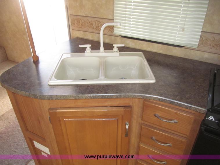 image for item B5280 2010 Jayco Eagle 30.5RLS Superlite camper