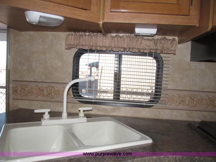 image for item B5280 2010 Jayco Eagle 30.5RLS Superlite camper