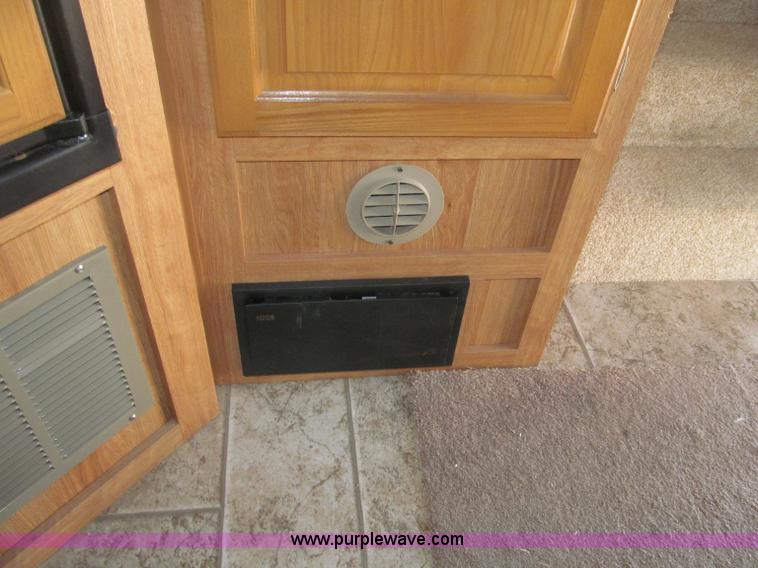 image for item B5280 2010 Jayco Eagle 30.5RLS Superlite camper