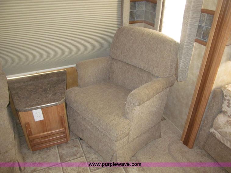 image for item B5280 2010 Jayco Eagle 30.5RLS Superlite camper