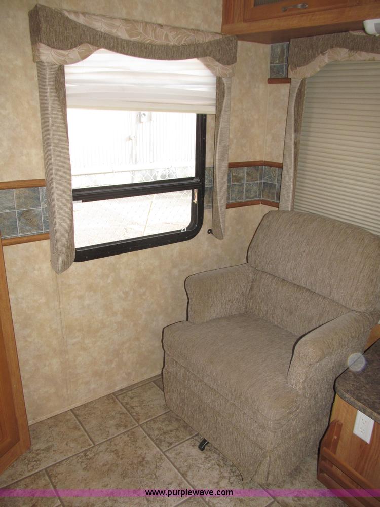 image for item B5280 2010 Jayco Eagle 30.5RLS Superlite camper