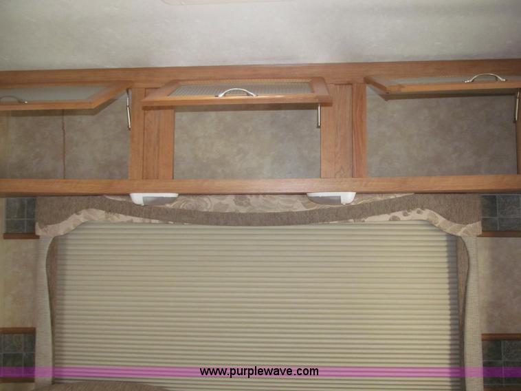 image for item B5280 2010 Jayco Eagle 30.5RLS Superlite camper