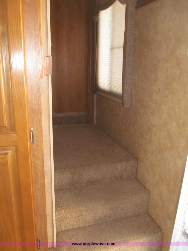 image for item B5280 2010 Jayco Eagle 30.5RLS Superlite camper