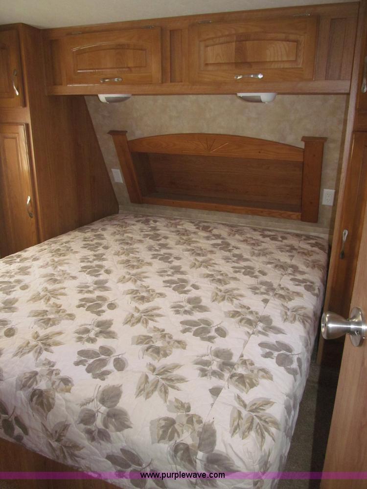 image for item B5280 2010 Jayco Eagle 30.5RLS Superlite camper