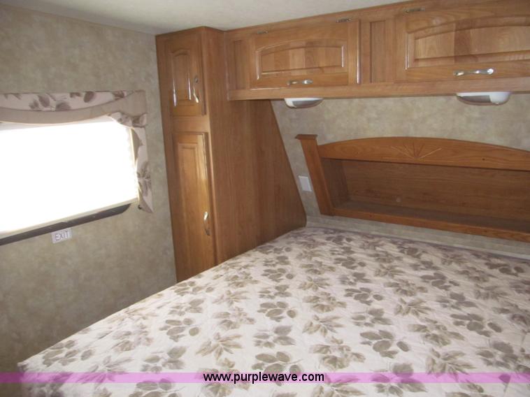 image for item B5280 2010 Jayco Eagle 30.5RLS Superlite camper