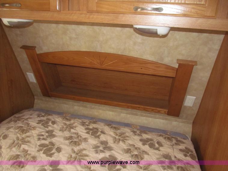 image for item B5280 2010 Jayco Eagle 30.5RLS Superlite camper