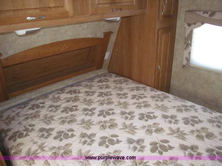 image for item B5280 2010 Jayco Eagle 30.5RLS Superlite camper