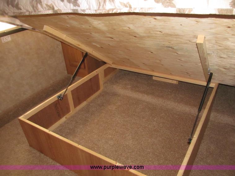 image for item B5280 2010 Jayco Eagle 30.5RLS Superlite camper