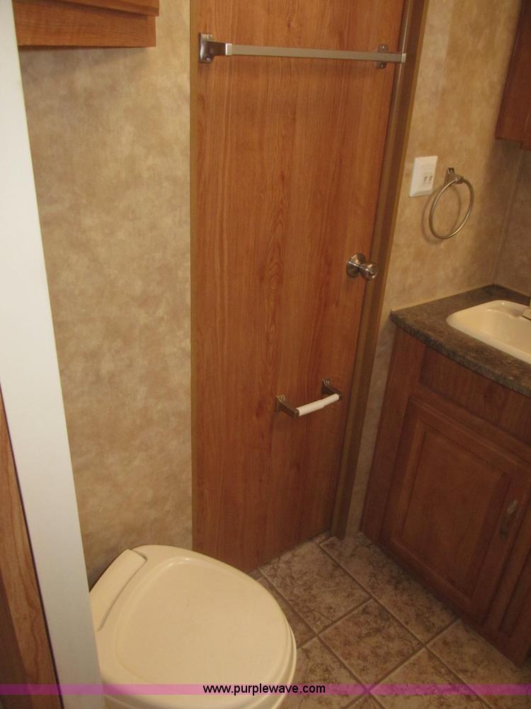 image for item B5280 2010 Jayco Eagle 30.5RLS Superlite camper