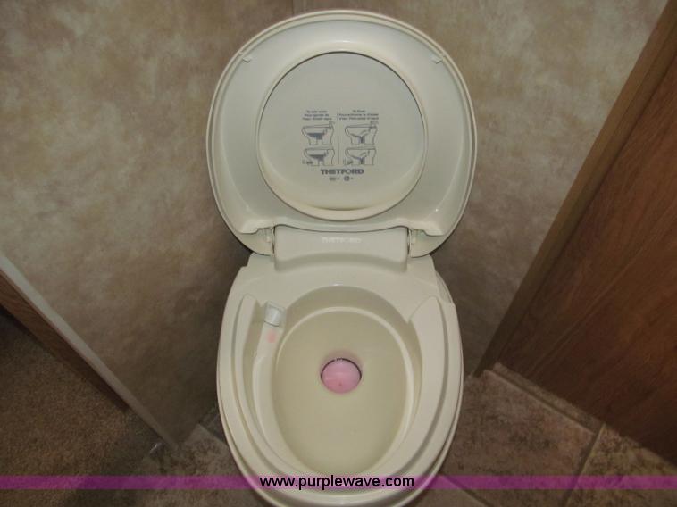 image for item B5280 2010 Jayco Eagle 30.5RLS Superlite camper