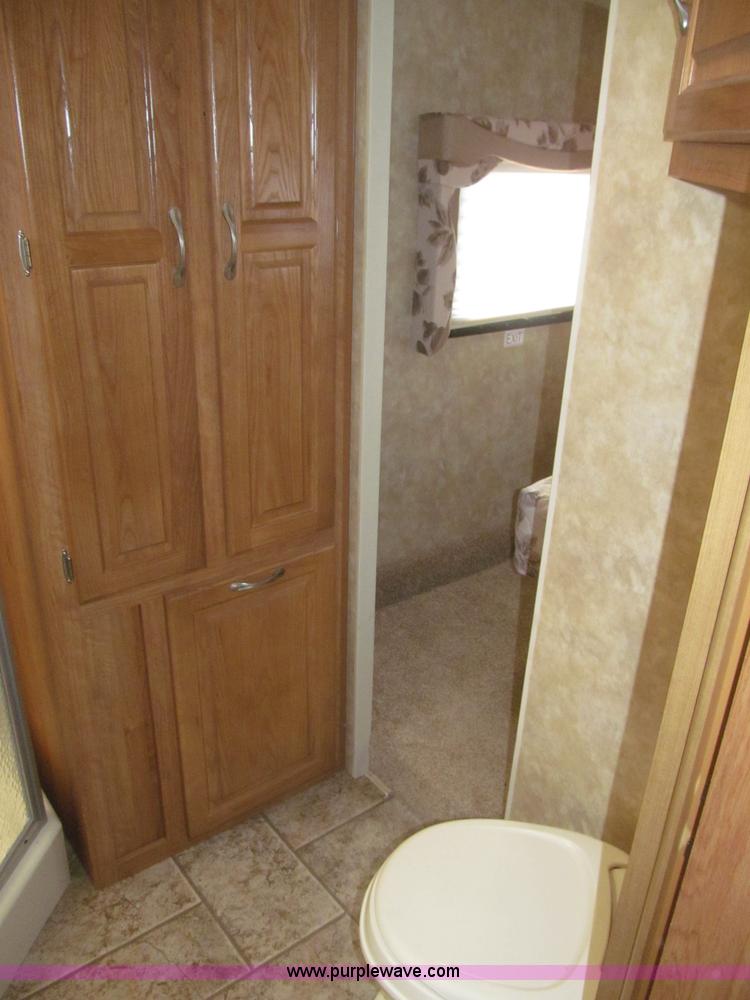 image for item B5280 2010 Jayco Eagle 30.5RLS Superlite camper