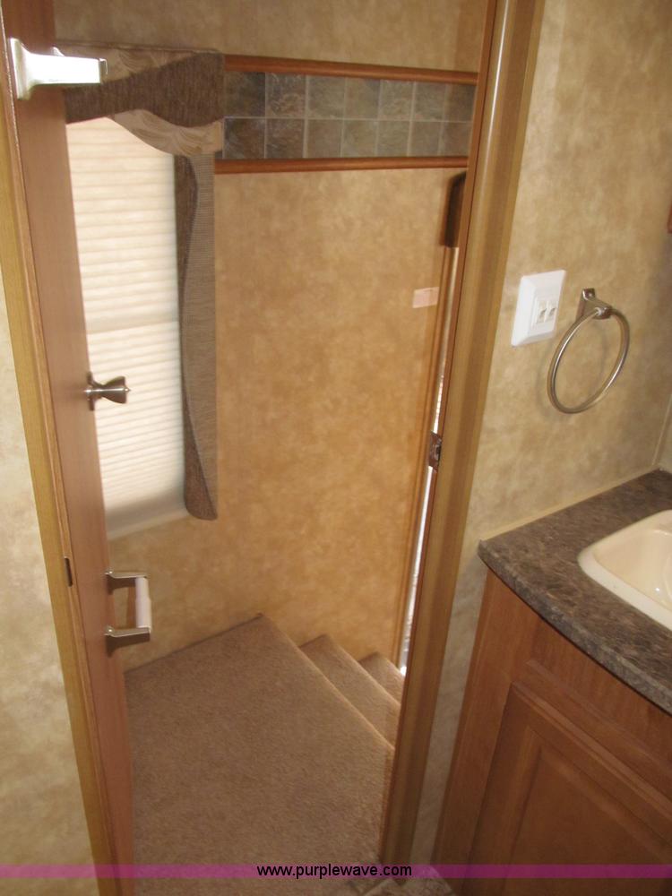 image for item B5280 2010 Jayco Eagle 30.5RLS Superlite camper