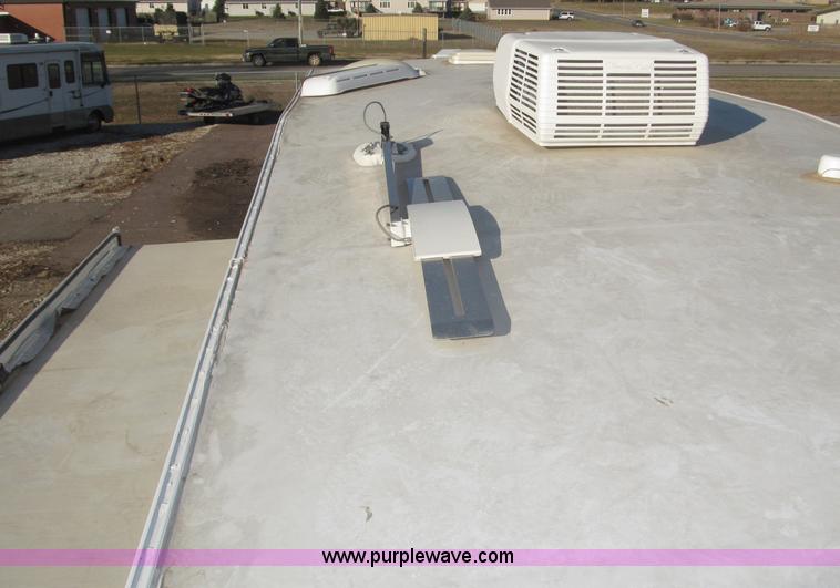 image for item B5280 2010 Jayco Eagle 30.5RLS Superlite camper