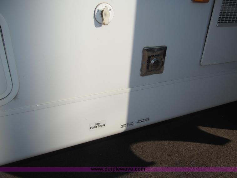 image for item B5280 2010 Jayco Eagle 30.5RLS Superlite camper