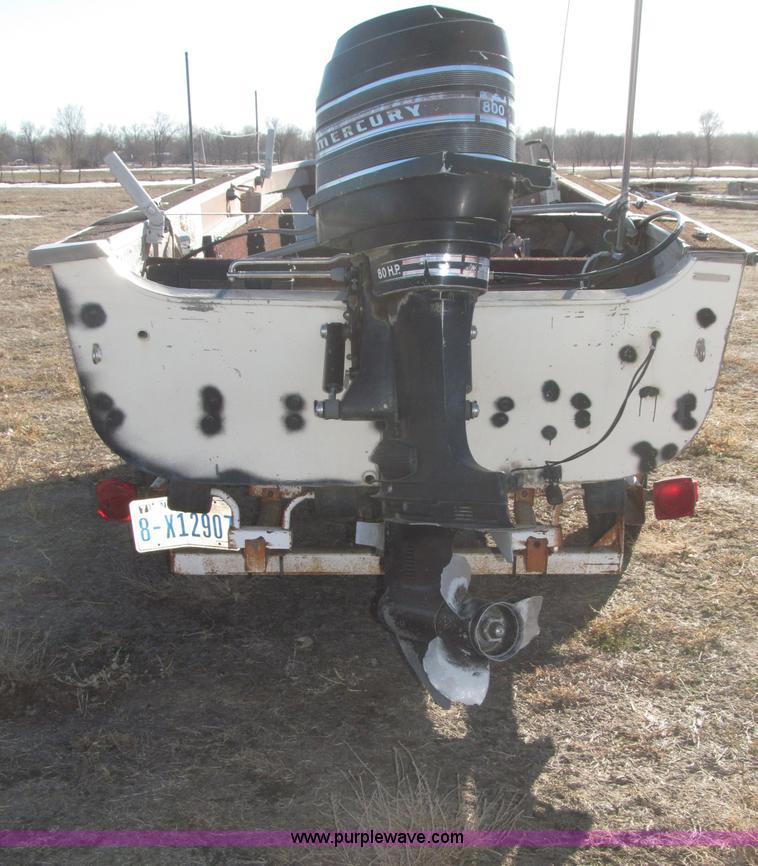 image for item B5330 1981 SmokerCraft 18' speed boat