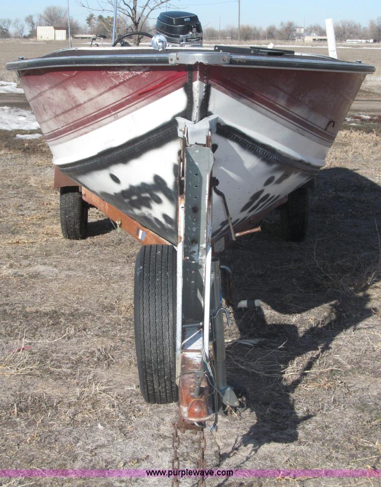 image for item B5330 1981 SmokerCraft 18' speed boat