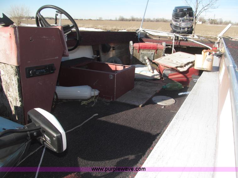 image for item B5330 1981 SmokerCraft 18' speed boat