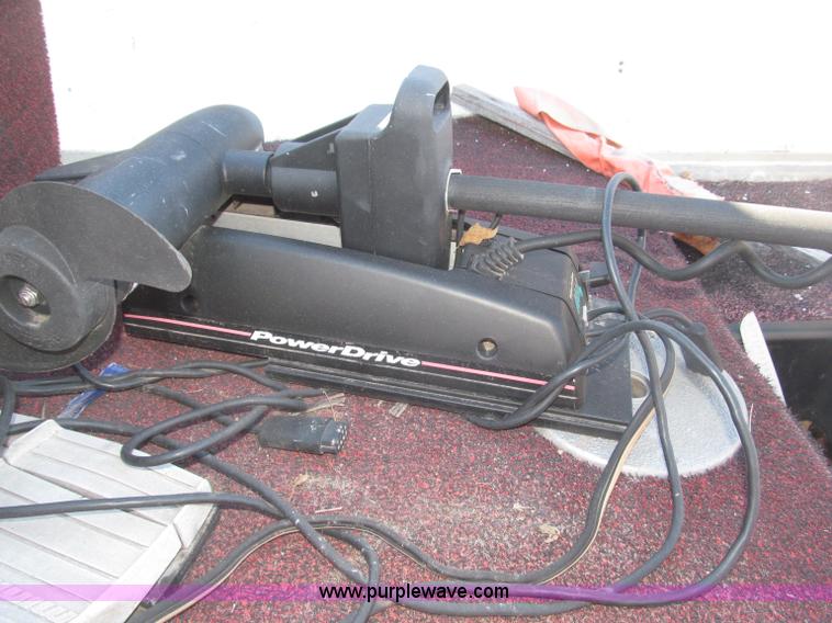 image for item B5330 1981 SmokerCraft 18' speed boat