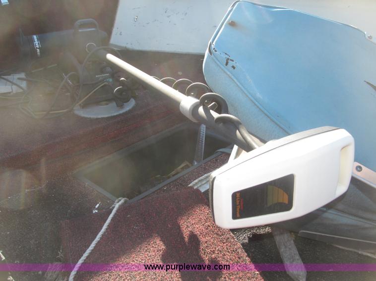 image for item B5330 1981 SmokerCraft 18' speed boat