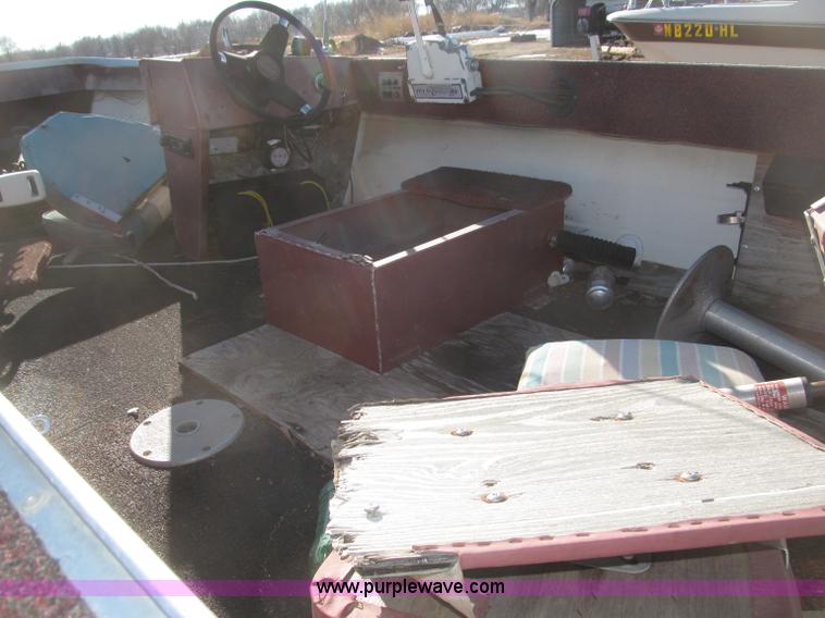 image for item B5330 1981 SmokerCraft 18' speed boat