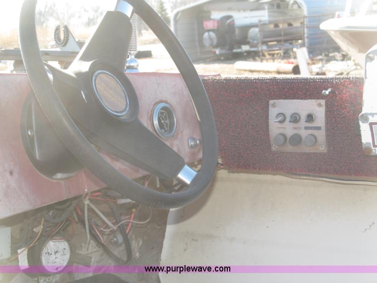 image for item B5330 1981 SmokerCraft 18' speed boat