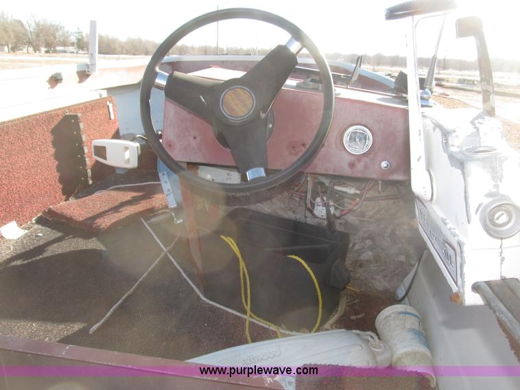 image for item B5330 1981 SmokerCraft 18' speed boat