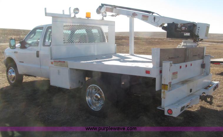 image for item B5396 2003 Ford F450 XL Super Duty SuperCab flatbed truck