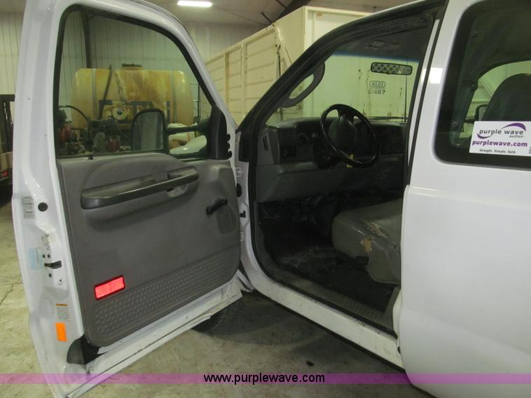 image for item B5396 2003 Ford F450 XL Super Duty SuperCab flatbed truck