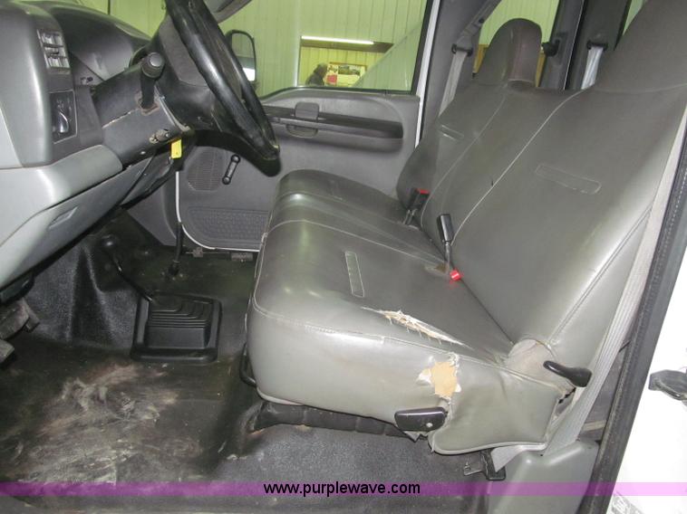 image for item B5396 2003 Ford F450 XL Super Duty SuperCab flatbed truck