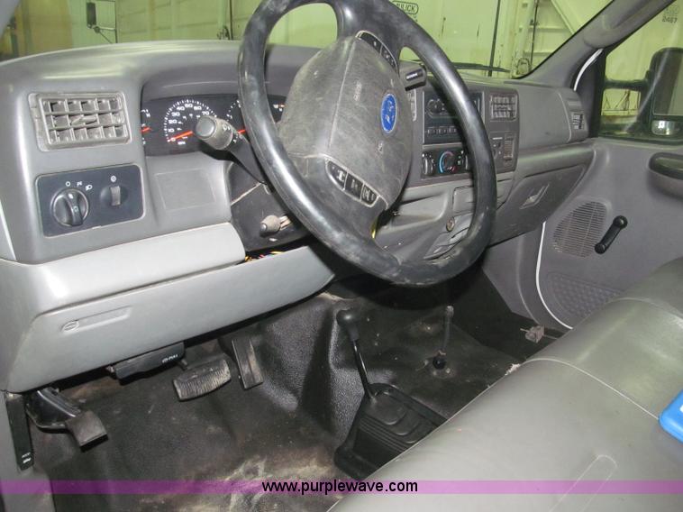 image for item B5396 2003 Ford F450 XL Super Duty SuperCab flatbed truck