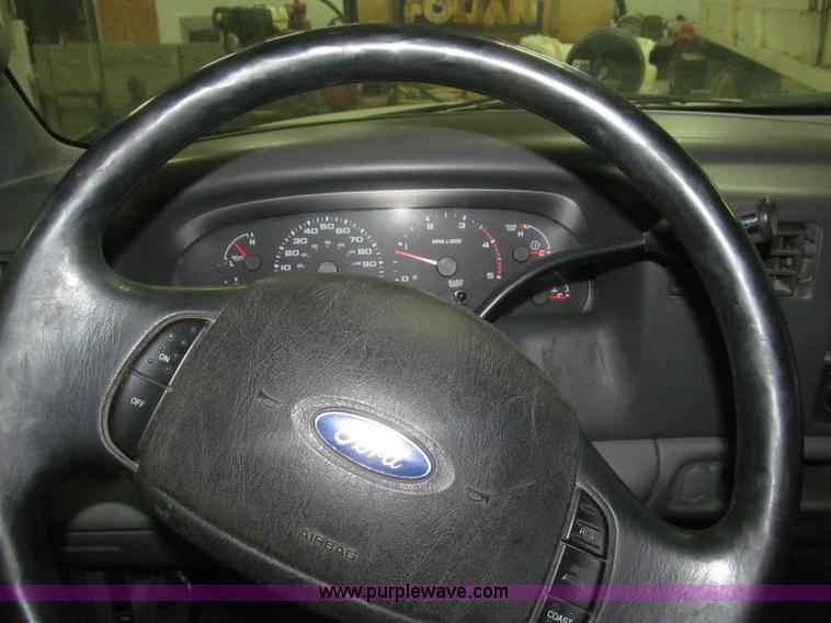 image for item B5396 2003 Ford F450 XL Super Duty SuperCab flatbed truck