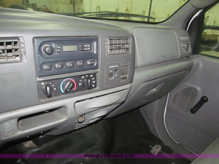 image for item B5396 2003 Ford F450 XL Super Duty SuperCab flatbed truck