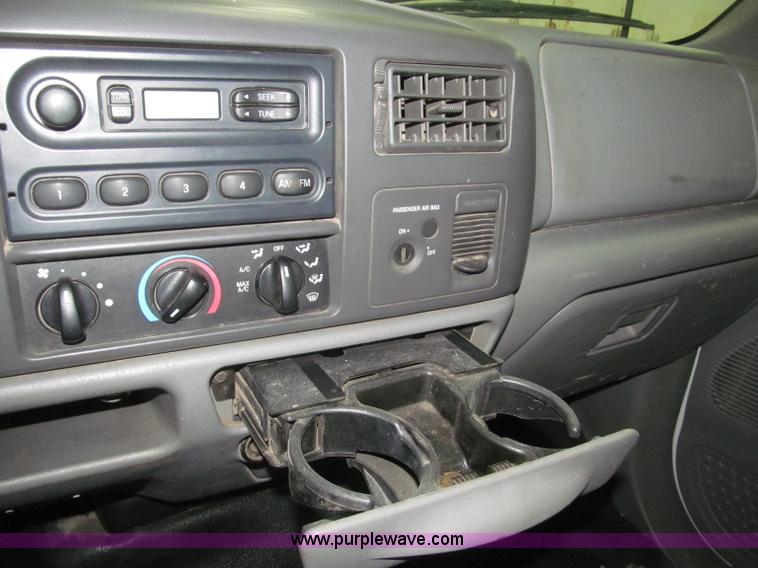 image for item B5396 2003 Ford F450 XL Super Duty SuperCab flatbed truck