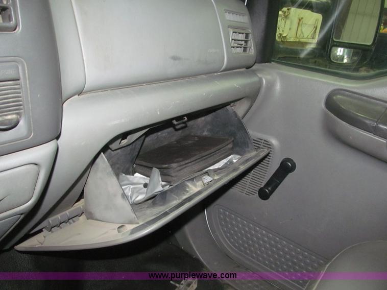 image for item B5396 2003 Ford F450 XL Super Duty SuperCab flatbed truck