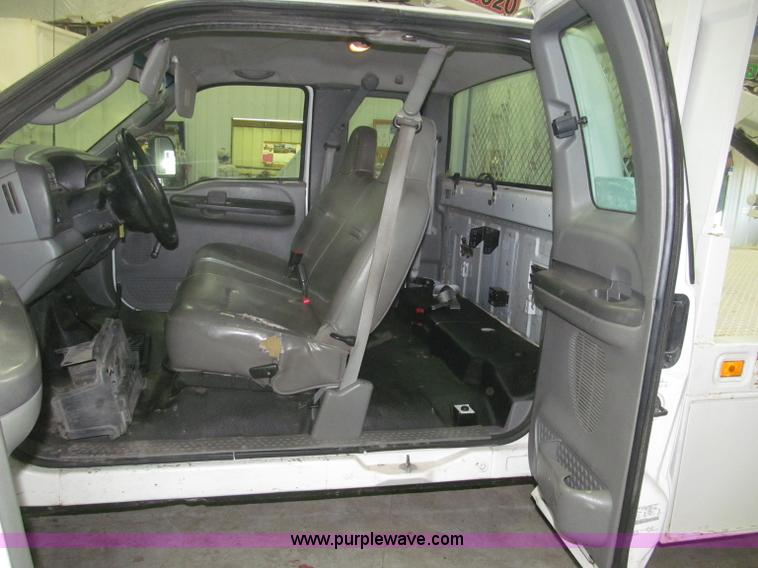 image for item B5396 2003 Ford F450 XL Super Duty SuperCab flatbed truck