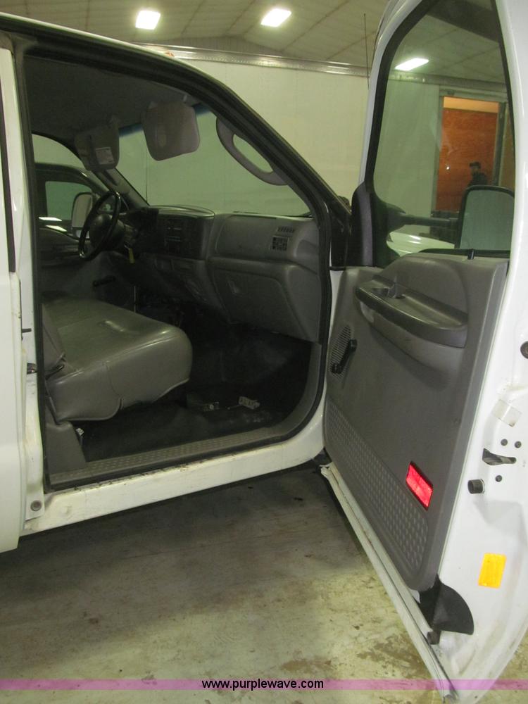 image for item B5396 2003 Ford F450 XL Super Duty SuperCab flatbed truck