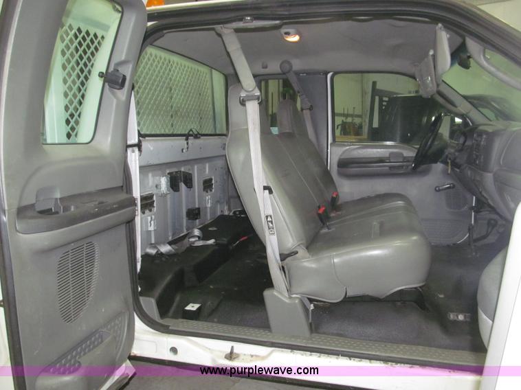 image for item B5396 2003 Ford F450 XL Super Duty SuperCab flatbed truck