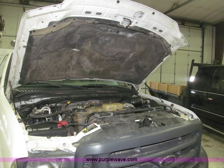 image for item B5396 2003 Ford F450 XL Super Duty SuperCab flatbed truck