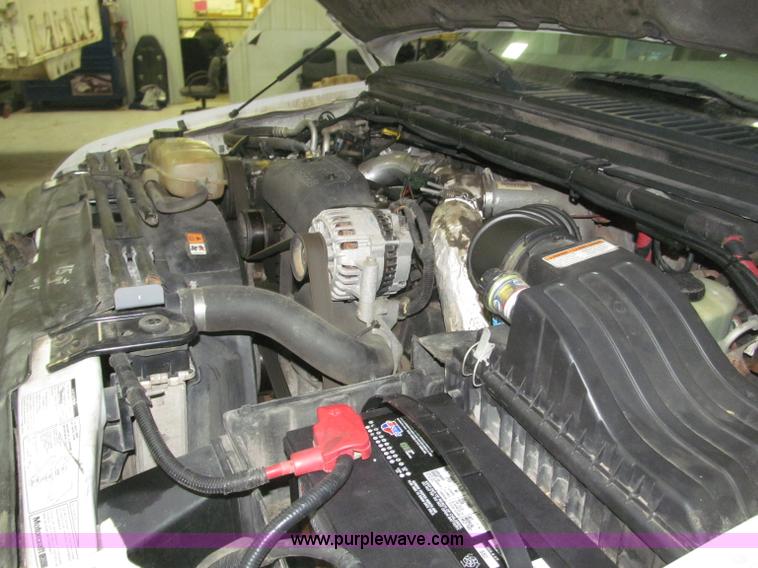 image for item B5396 2003 Ford F450 XL Super Duty SuperCab flatbed truck