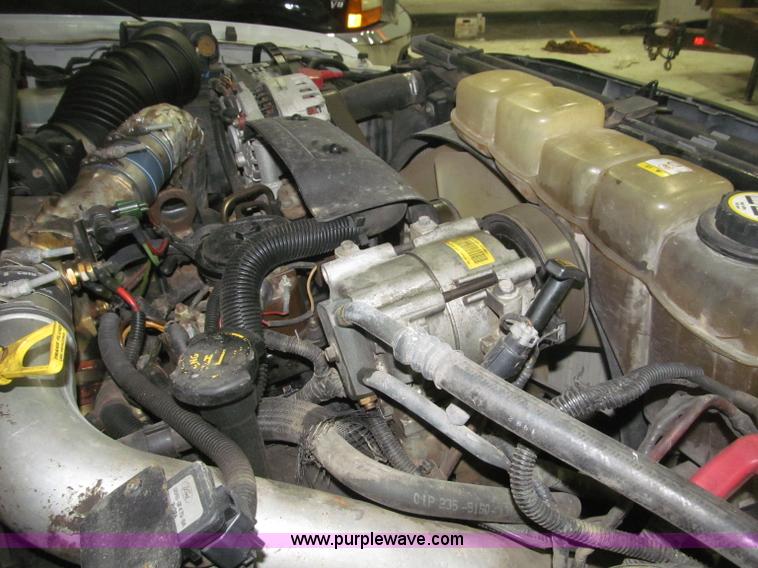 image for item B5396 2003 Ford F450 XL Super Duty SuperCab flatbed truck