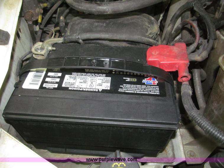 image for item B5396 2003 Ford F450 XL Super Duty SuperCab flatbed truck