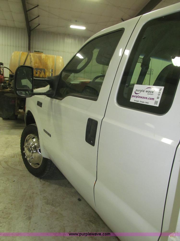 image for item B5396 2003 Ford F450 XL Super Duty SuperCab flatbed truck