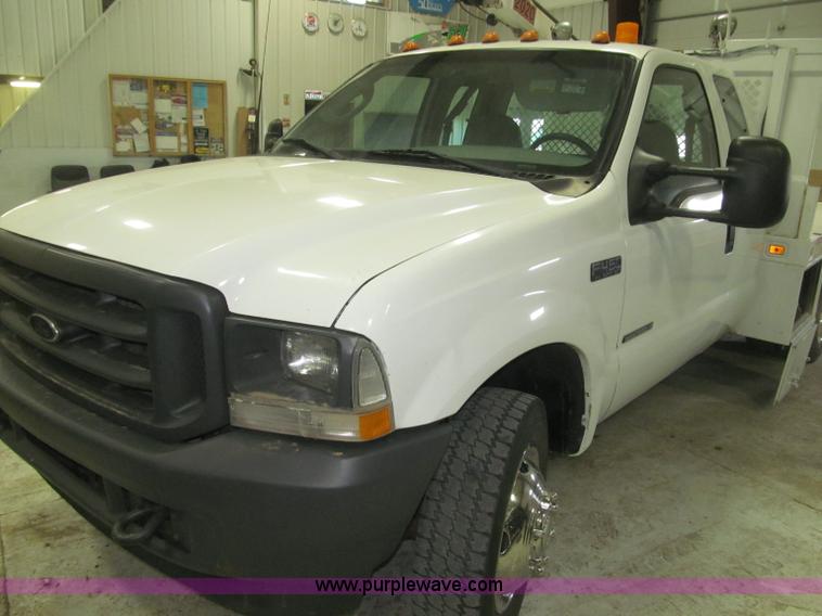 image for item B5396 2003 Ford F450 XL Super Duty SuperCab flatbed truck