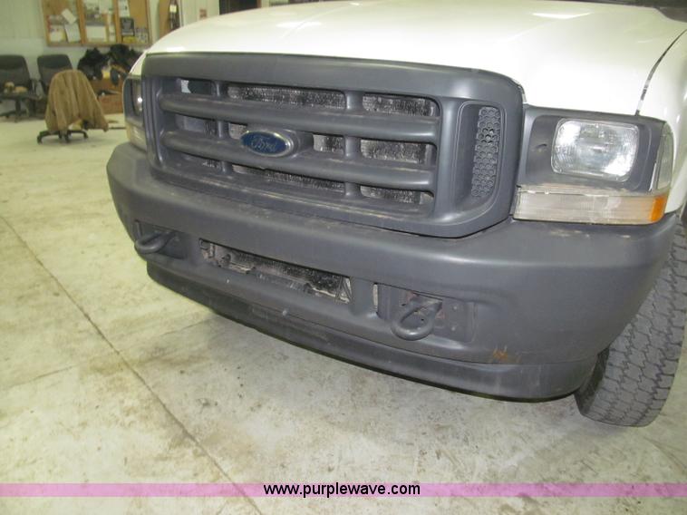 image for item B5396 2003 Ford F450 XL Super Duty SuperCab flatbed truck