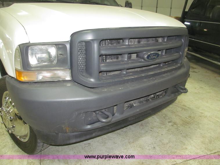 image for item B5396 2003 Ford F450 XL Super Duty SuperCab flatbed truck
