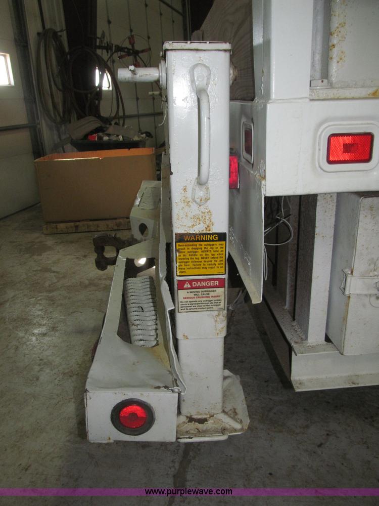 image for item B5396 2003 Ford F450 XL Super Duty SuperCab flatbed truck