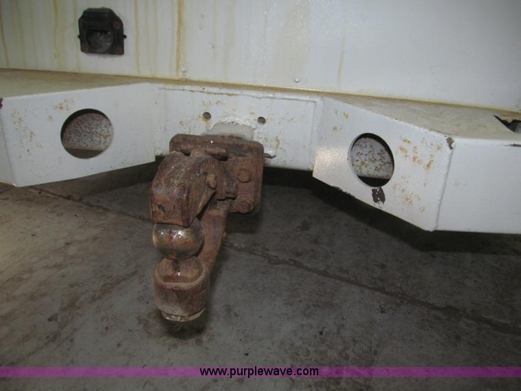 image for item B5396 2003 Ford F450 XL Super Duty SuperCab flatbed truck