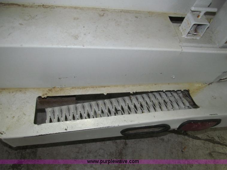 image for item B5396 2003 Ford F450 XL Super Duty SuperCab flatbed truck