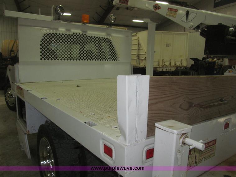 image for item B5396 2003 Ford F450 XL Super Duty SuperCab flatbed truck