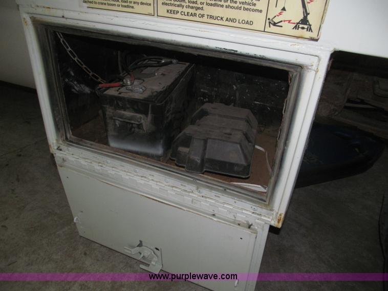 image for item B5396 2003 Ford F450 XL Super Duty SuperCab flatbed truck